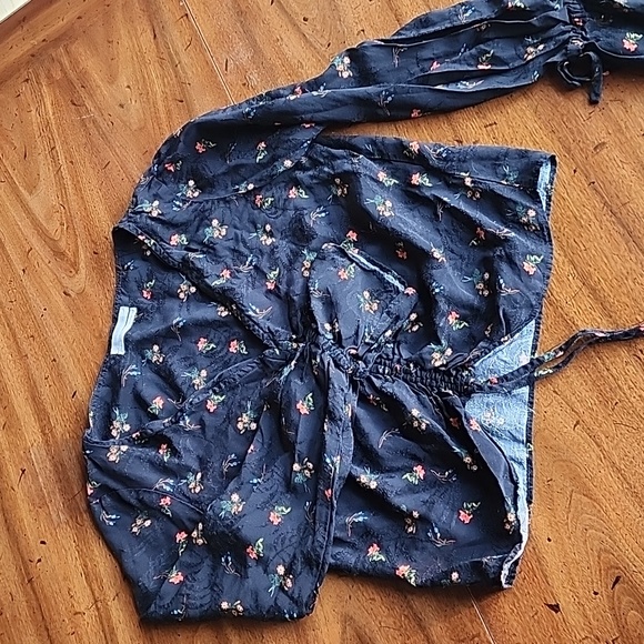 Urban Outfitters Long Sleeve Viscos Crop Top Size Small - Picture 2 of 11